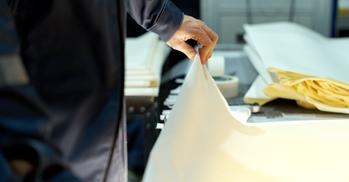 découvrez le rôle de l'opérateur de ligne, responsable du bon fonctionnement des machines et de la production efficace dans l'industrie.