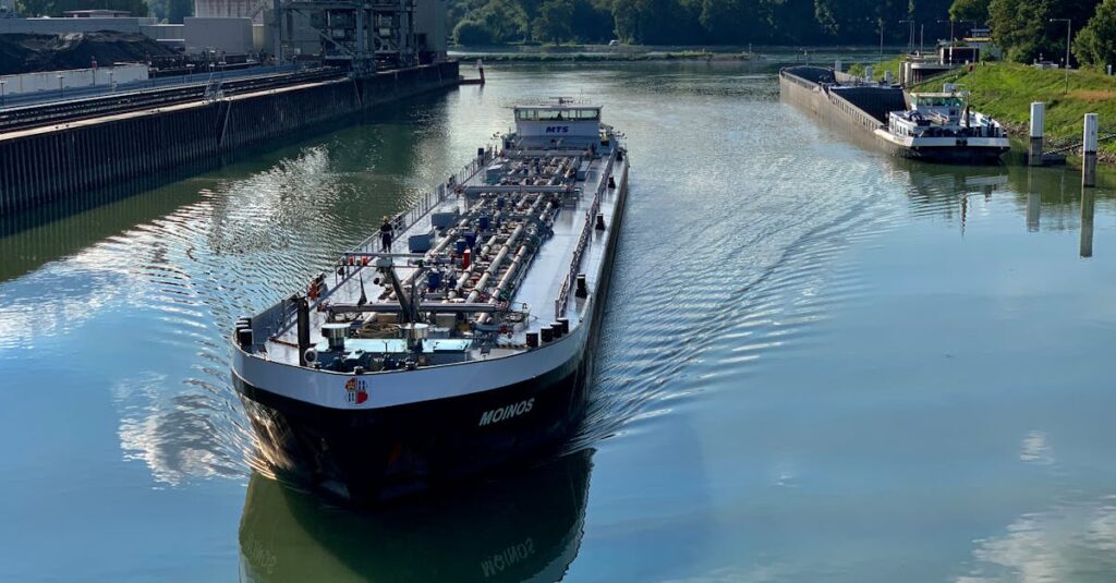 Exploration du métier d’opérateur ou opératrice de raffinerie découvrez le métier d'opérateur de raffinerie : responsabilités, compétences requises et opportunités de carrière dans le secteur énergétique.