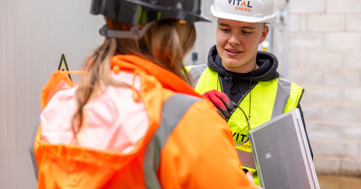 découvrez le rôle essentiel du site manager, responsable de la gestion et de la coordination des chantiers pour assurer la qualité, la sécurité et le respect des délais.