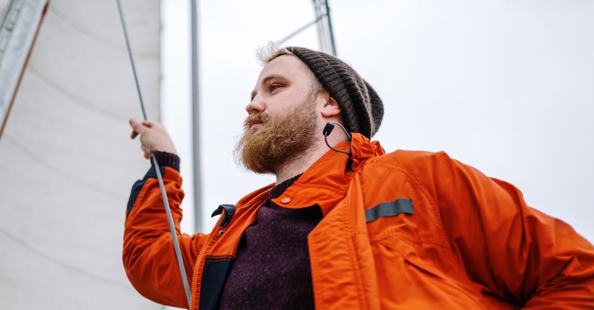 découvrez tout sur les skippers : leurs compétences, leurs aventures en mer et leur passion pour la navigation.