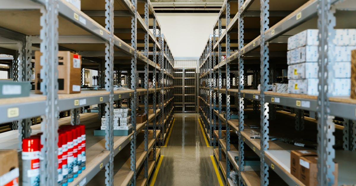 découvrez le rôle clé d'un supply chain manager, qui optimise et supervise l'ensemble des processus d'approvisionnement et de distribution pour assurer l'efficacité et la satisfaction client.