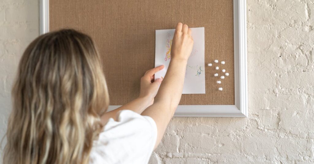 Les obligations d’affichage en milieu professionnel : tout ce qu’il faut savoir découvrez les exigences légales pour l'affichage en milieu de travail afin de garantir la conformité et informer vos employés efficacement.