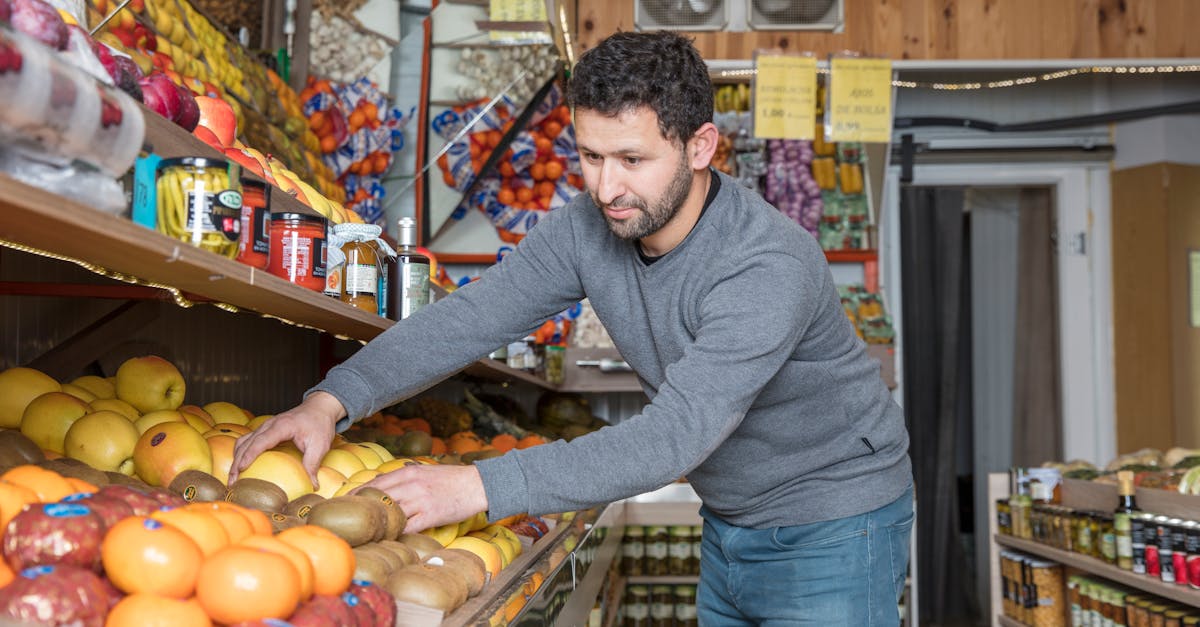 responsable du service après-vente : assure la satisfaction client en gérant les réclamations, la maintenance et le support technique après l'achat.