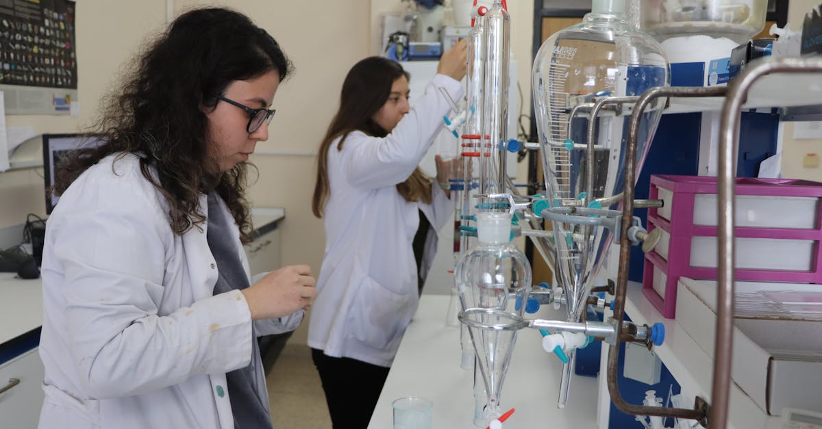 ingénieur en développement analytique chimique spécialisé dans la conception et l'optimisation des procédés analytiques pour garantir la qualité et la conformité des produits chimiques.