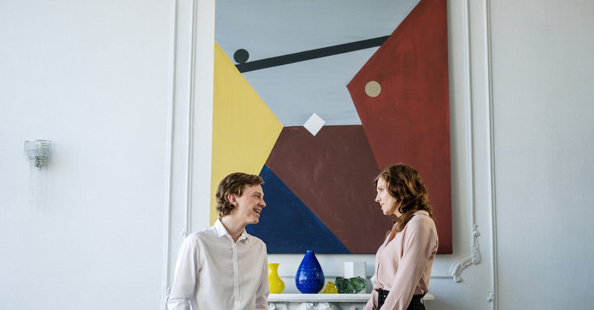 analyse approfondie d'œuvres d'art, explorant styles, techniques et significations pour mieux comprendre l'expression artistique.