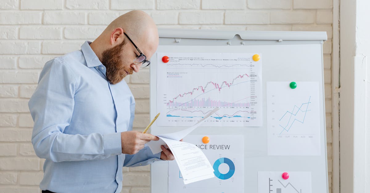 analyse approfondie des œuvres d'art, explorant styles, techniques et contextes historiques pour mieux comprendre leur signification et leur impact.