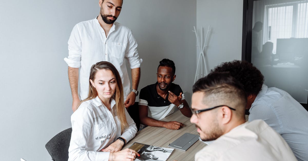 découvrez les statuts de l'entreprise : un document essentiel qui définit les règles de fonctionnement, les droits et obligations des membres au sein de la société.