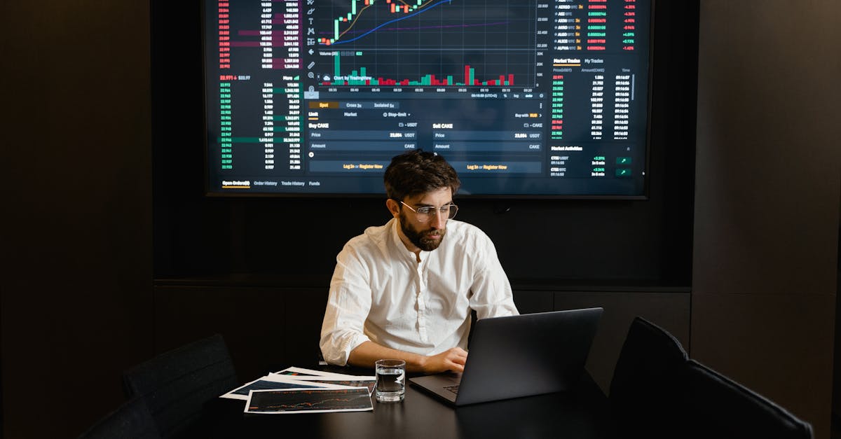 analyste économique spécialisé dans l'analyse des tendances financières, l'évaluation des marchés et la prévision des évolutions économiques pour guider la prise de décision stratégique.