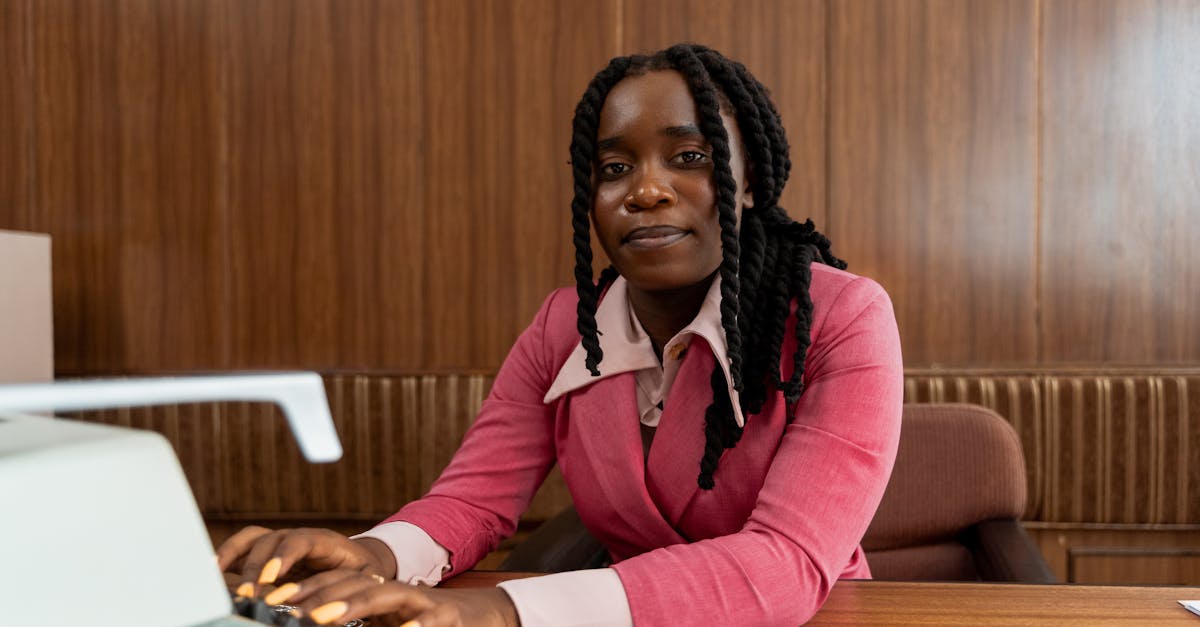 découvrez le rôle d'un secrétaire éditorial, responsable de la gestion des publications, de la coordination entre auteurs et éditeurs, et du respect des délais éditoriaux.