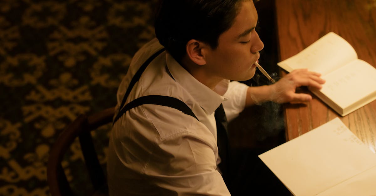 secrétaire éditorial(e) : assure la gestion administrative et organisationnelle des publications, coordonne les échanges entre auteurs et rédacteurs pour garantir la qualité et le respect des délais.