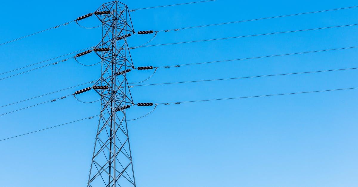 ingénieur commercial en électricité spécialisé dans la vente de solutions électriques innovantes, offrant expertise technique et accompagnement client pour répondre aux besoins industriels.