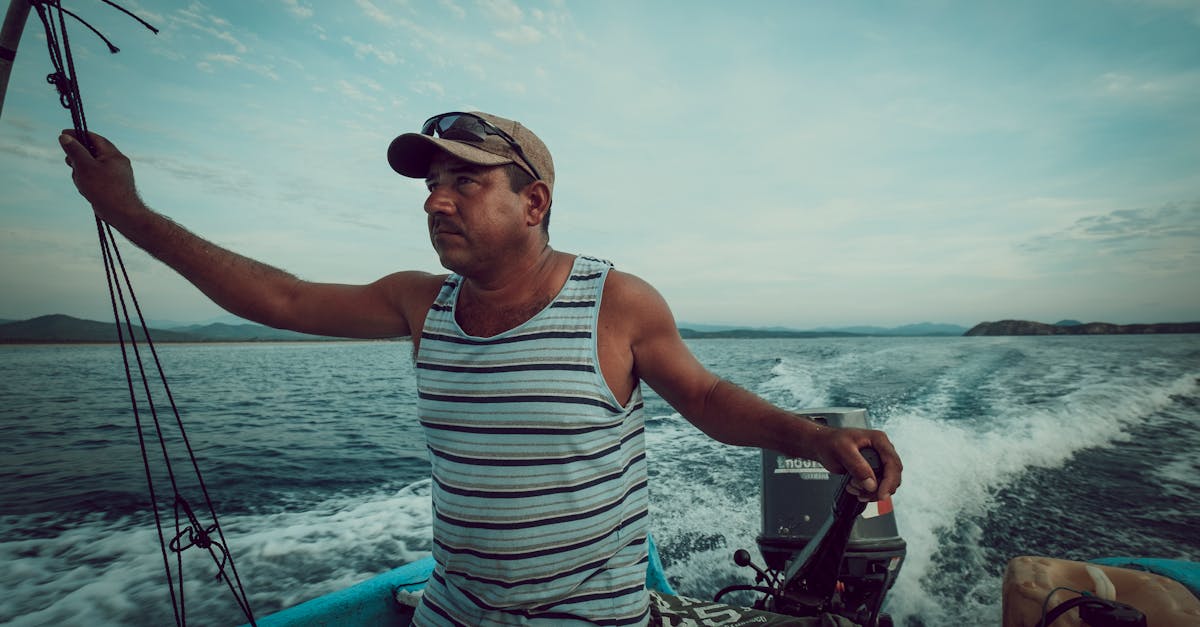découvrez les aventures passionnantes avec un capitaine de pêche expérimenté, expert en navigation et en techniques de pêche pour une expérience inoubliable en mer.