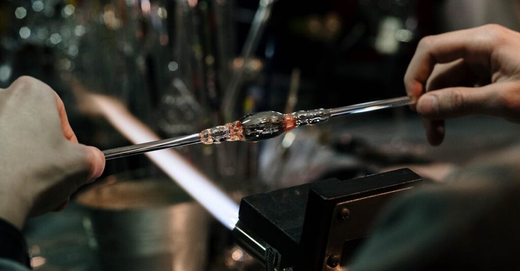 Découvrez l’art du verrier : la magie de la verrière au chalumeau découvrez l'art du soufflage de verre : techniques traditionnelles, création d'objets uniques et conseils pour débutants et passionnés.