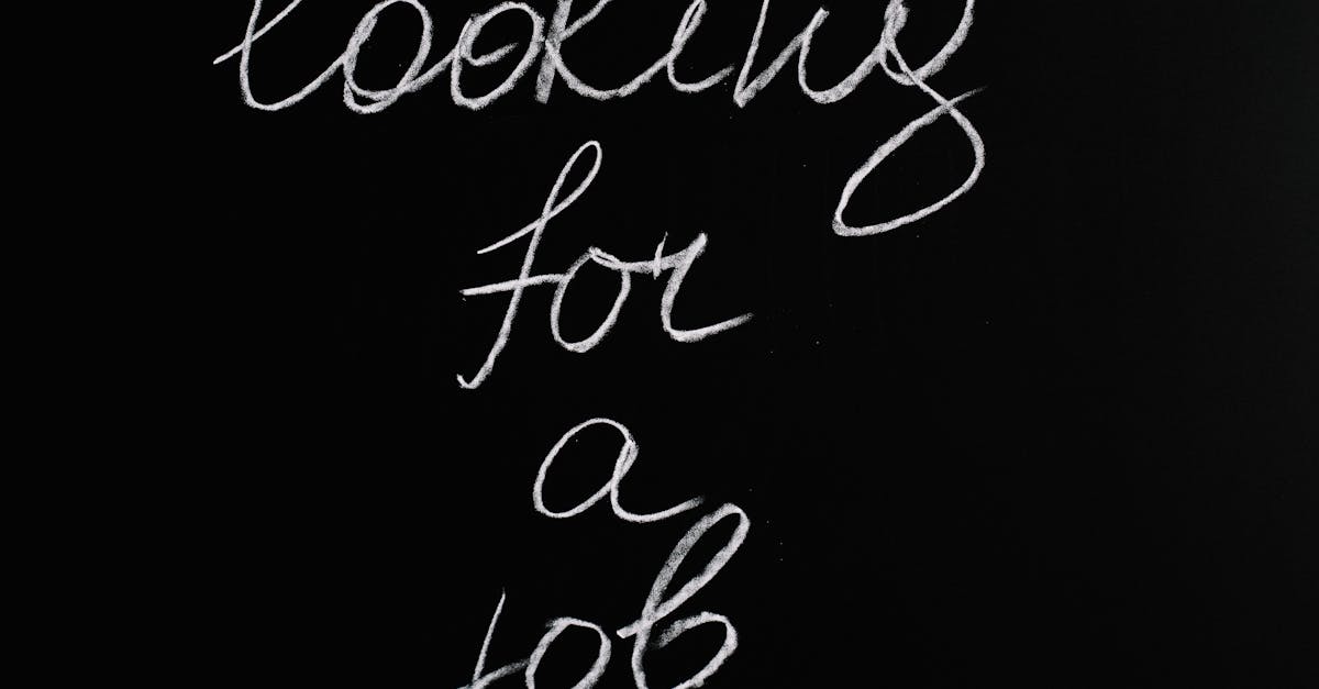 découvrez les étapes clés pour réussir une carrière de graphiste, du perfectionnement des compétences à l'évolution professionnelle dans le domaine du design graphique.