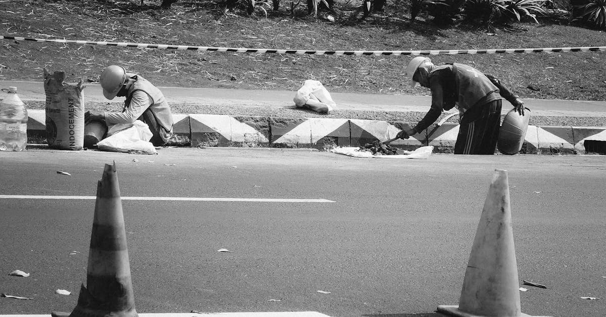 découvrez tout sur le métier d'ouvrier autoroutier : missions, compétences, et conditions de travail sur les chantiers d'autoroutes.