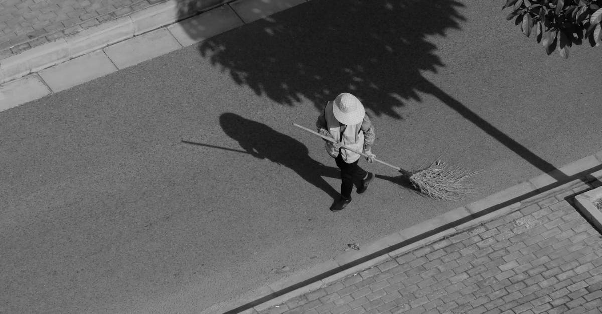 découvrez le métier d'ouvrier autoroutier : missions, compétences et conditions de travail pour assurer la sécurité et l'entretien des routes.