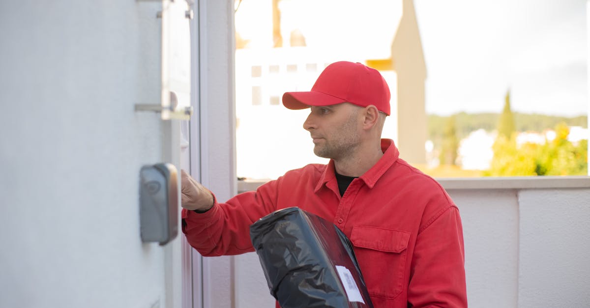 une holding company est une société qui détient et gère des participations dans d'autres entreprises, facilitant la gestion stratégique et financière de groupes diversifiés.