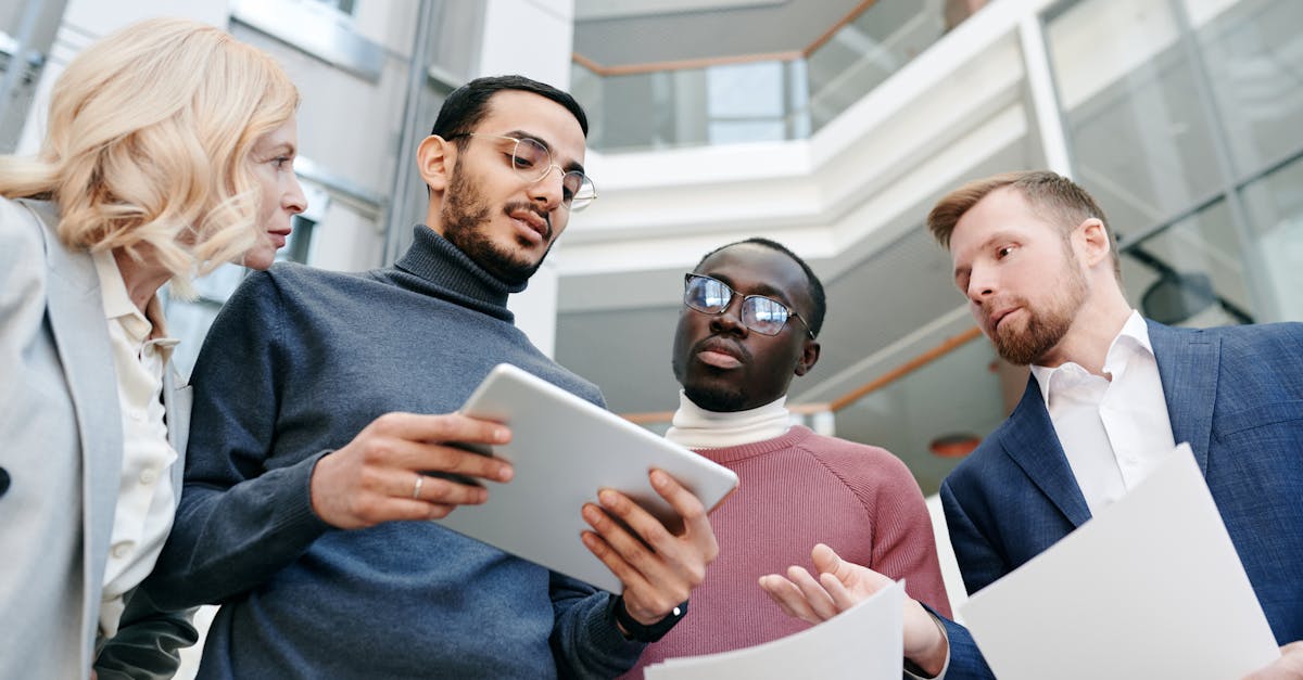 une holding company est une société qui détient et gère des participations dans d'autres entreprises, facilitant la gestion stratégique et financière de plusieurs filiales.