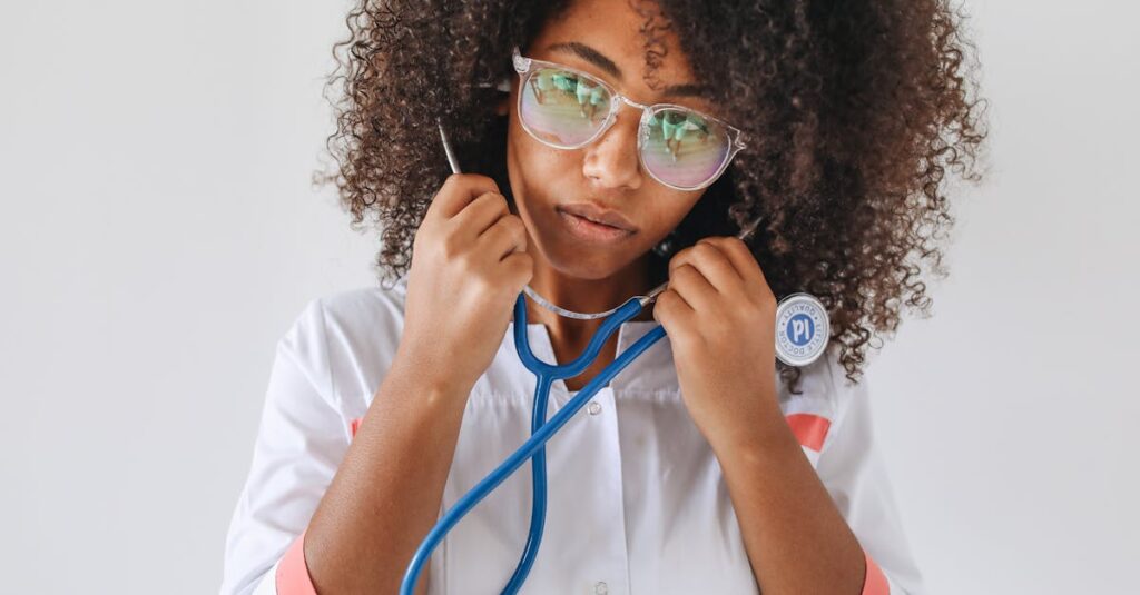 découvrez le rôle essentiel d'un médecin humanitaire, engagé à sauver des vies et à apporter des soins médicaux dans les zones de crise à travers le monde.