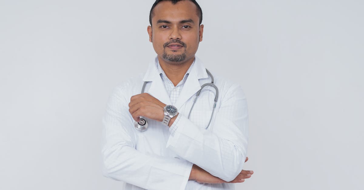 découvrez le parcours et l'engagement d'un médecin humanitaire dédié à sauver des vies et à apporter des soins essentiels dans les zones de crise à travers le monde.