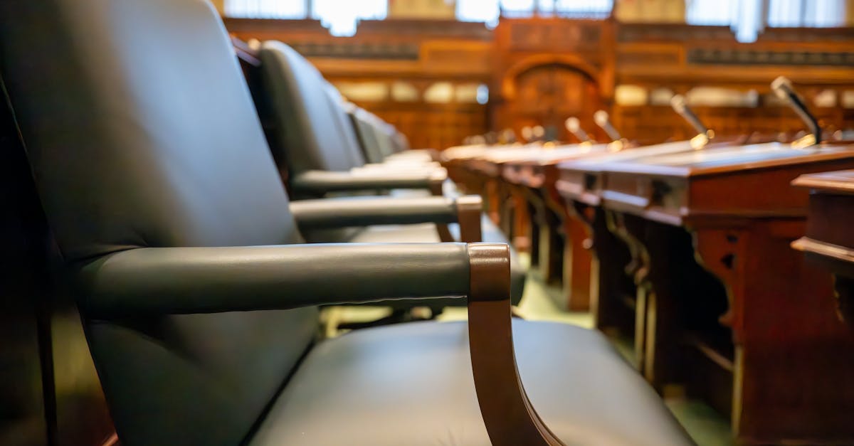 découvrez le rôle essentiel d'un juge dans le système judiciaire, assurant l'équité et la justice dans les tribunaux.