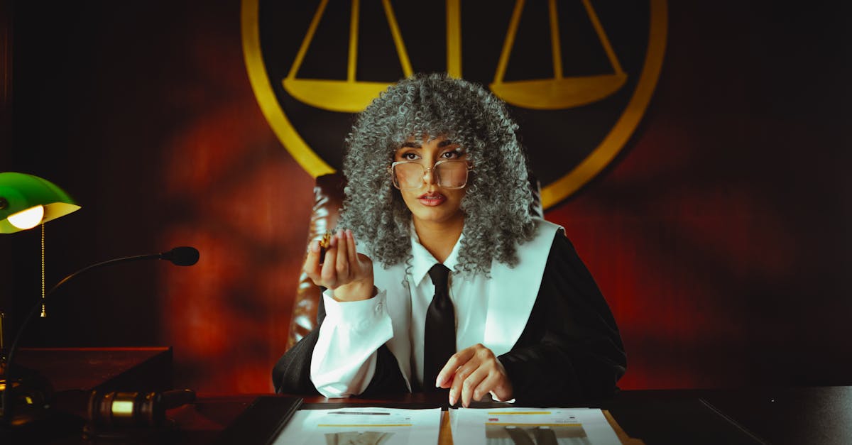 découvrez le rôle et les responsabilités d'un administrateur judiciaire, professionnel chargé de gérer les entreprises en difficulté pour assurer leur redressement ou liquidation.