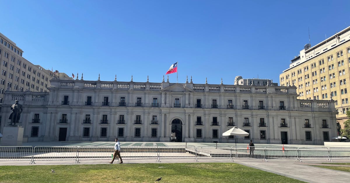 découvrez les principes et pratiques de la gouvernance locale pour améliorer la gestion des collectivités territoriales et renforcer la participation citoyenne.