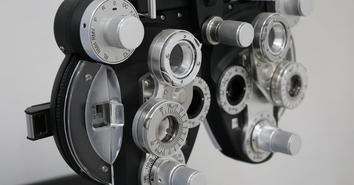 technicien en métrologie spécialisé dans la mesure précise et le contrôle qualité des instruments et équipements industriels pour garantir la conformité aux normes.