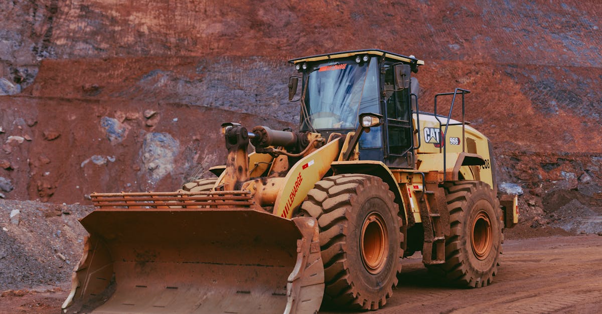 découvrez le métier de géologue minier : analyse des ressources naturelles, exploration minérale et extraction durable pour l'industrie minière.