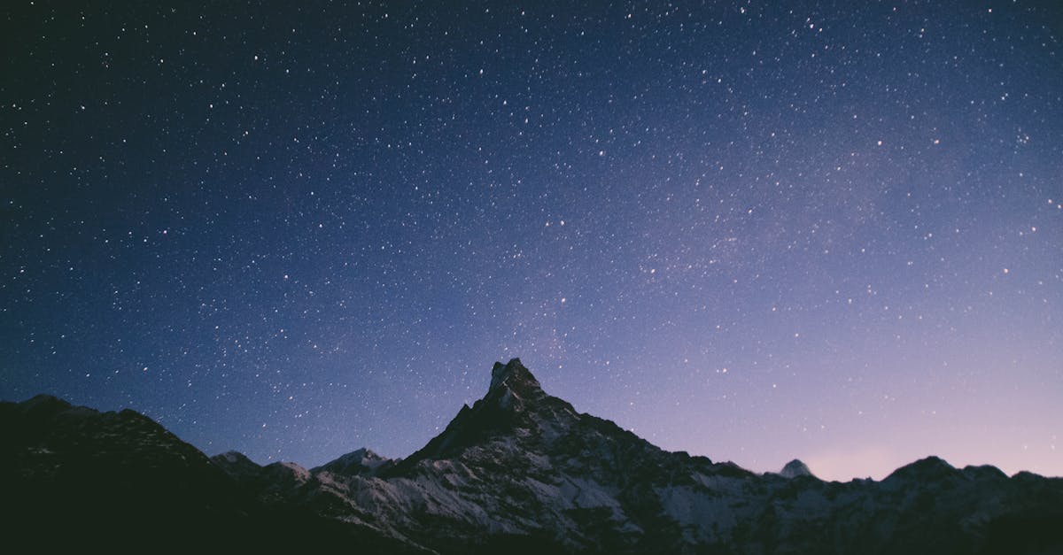 découvrez les joies de l'alpinisme, une aventure en pleine nature pour explorer les sommets et relever des défis uniques.