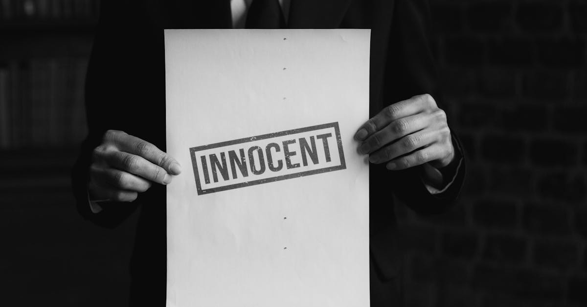 déclaration de non-condamnation : document officiel attestant qu'une personne ne fait l'objet d'aucune condamnation judiciaire.