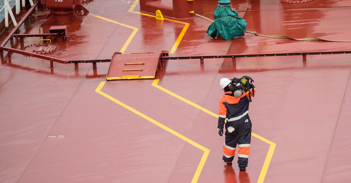 ingénieur en sécurité nucléaire spécialisé dans l'évaluation, la prévention des risques et la conformité aux normes pour garantir la sûreté des installations nucléaires.