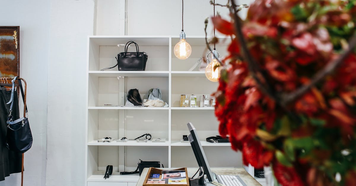 découvrez comment ouvrir une boutique de parfums avec succès : conseils pratiques, étapes clés et astuces pour attirer une clientèle fidèle.