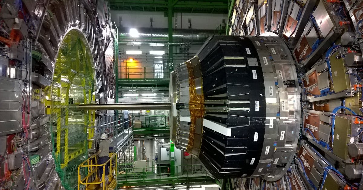 chercheur en physique spécialisé dans l'étude des phénomènes naturels, la recherche expérimentale et théorique pour faire avancer les connaissances scientifiques.