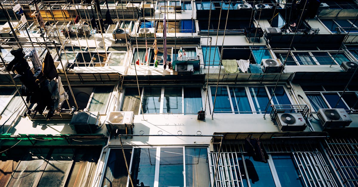 découvrez tout ce qu'il faut savoir sur le bail précaire : définition, caractéristiques, avantages et risques pour les locataires et propriétaires.