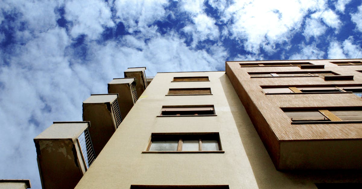 découvrez ce qu'est un bail précaire, ses caractéristiques, avantages et risques pour locataires et propriétaires.