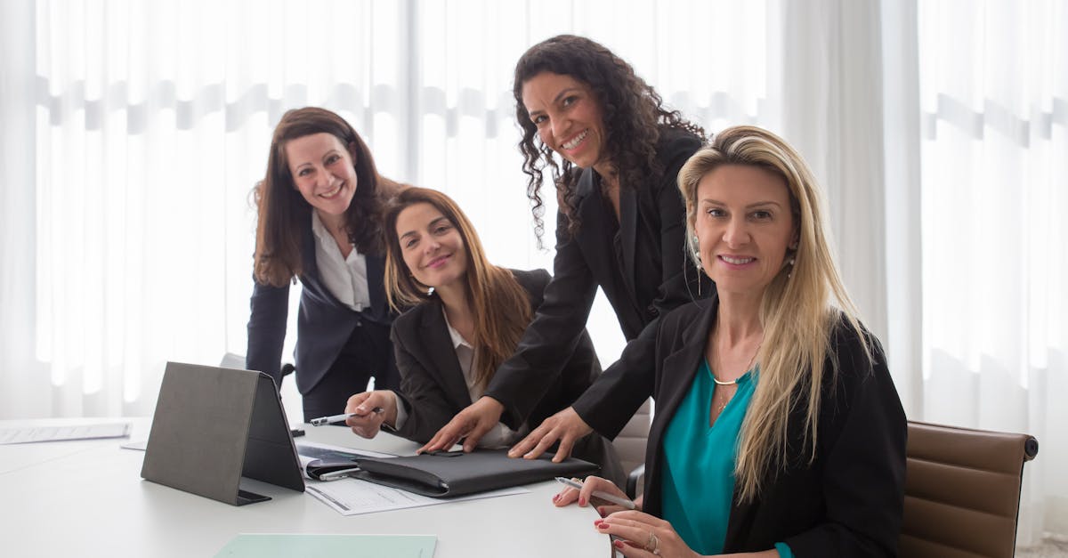 chef d'équipe travaux publics responsable de la gestion et de la coordination des projets d'infrastructure pour assurer leur bon déroulement et la satisfaction des parties prenantes.