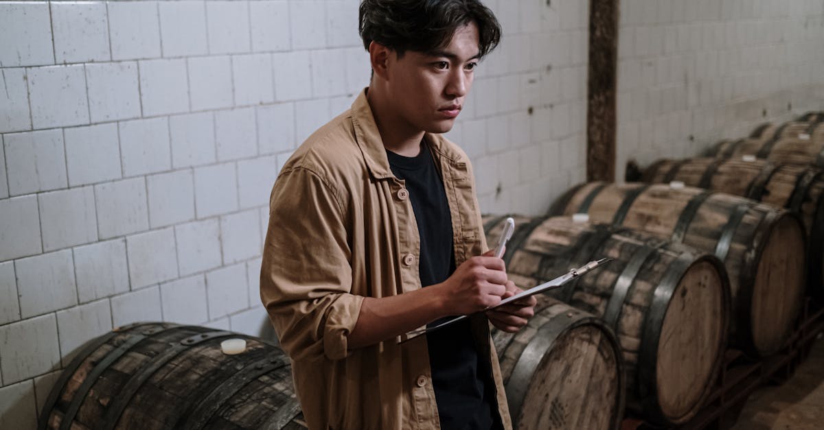 découvrez le rôle clé du quality manager, garant de la conformité et de l'amélioration continue des processus qualité au sein de votre entreprise.