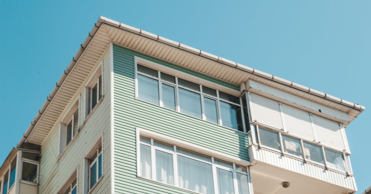 découvrez les causes et conséquences du déficit immobilier ainsi que les solutions pour rééquilibrer le marché de l'immobilier.