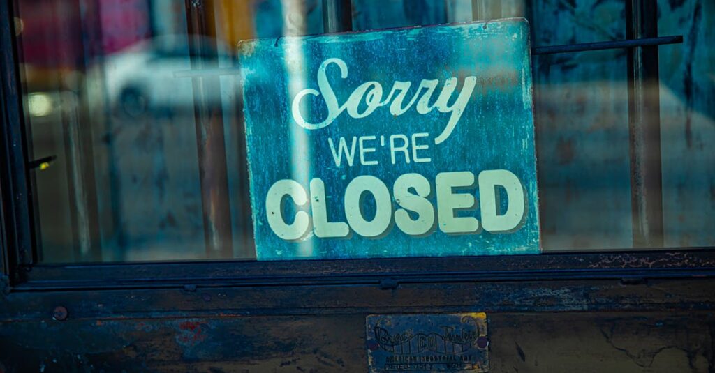 informations importantes sur la fermeture temporaire ou définitive d'un restaurant, incluant les raisons, les dates et les alternatives disponibles.