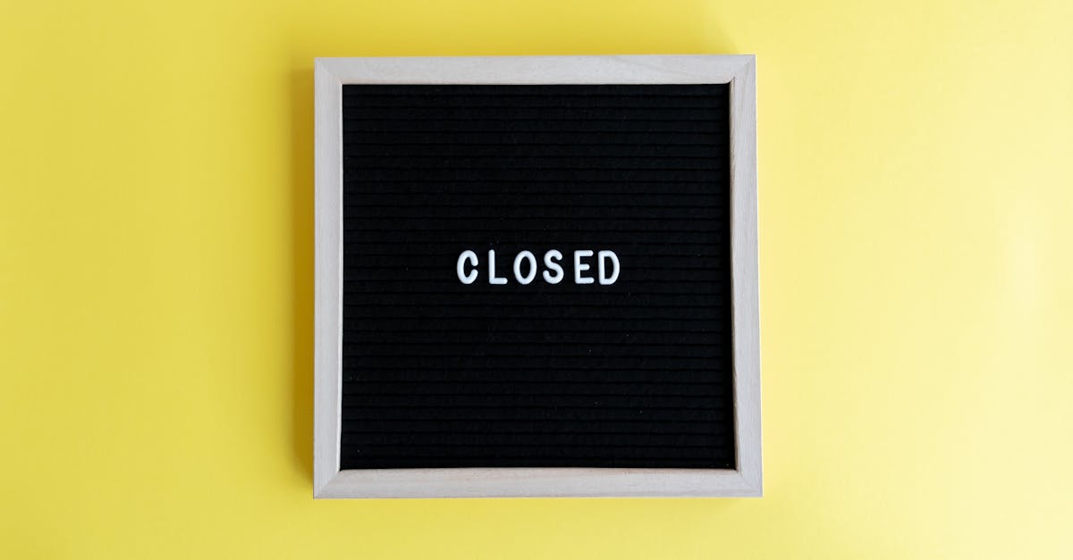 informations importantes sur la fermeture temporaire ou définitive du restaurant, incluant les raisons et les dates de fermeture.