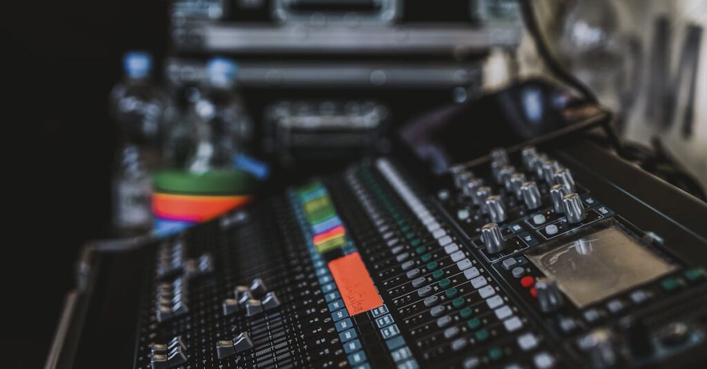 découvrez l'art du sound design : création, manipulation et intégration de sons pour enrichir vos projets audiovisuels et immersifs.