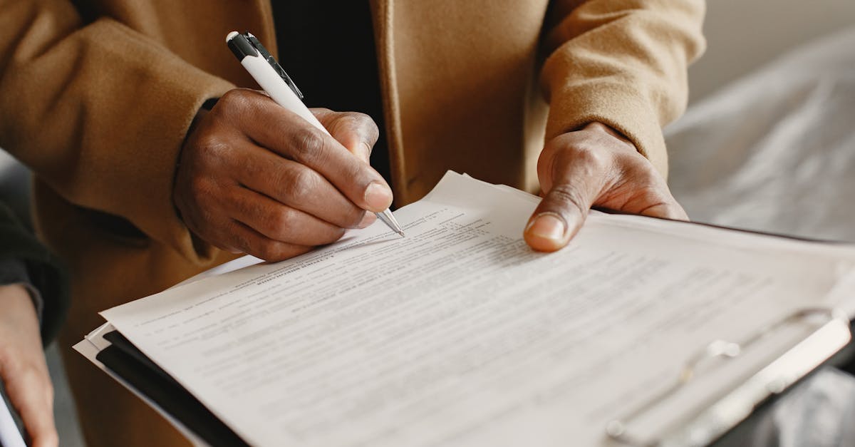 découvrez tout ce qu'il faut savoir sur la clause de substitution, ses implications juridiques et comment elle est utilisée dans les contrats pour transférer les droits et obligations.