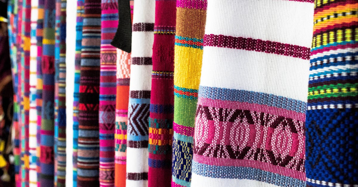 découvrez notre collection de textiles artisanaux uniques, fabriqués avec passion et savoir-faire traditionnel pour apporter authenticité et qualité à votre intérieur.