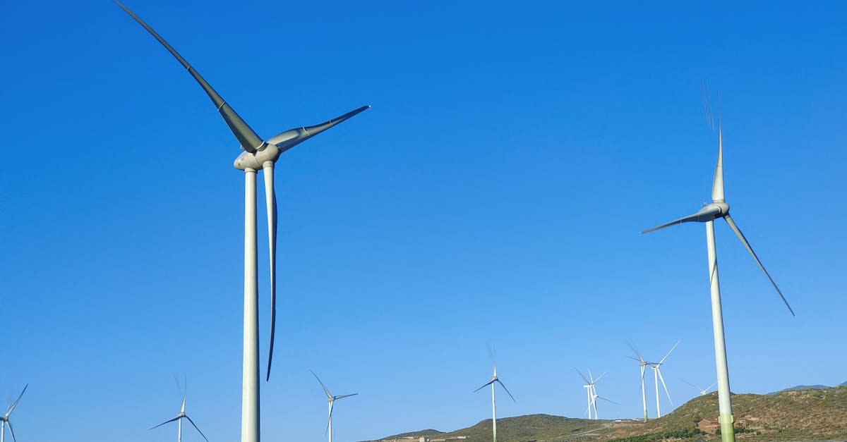 technicien en éoliennes : spécialiste de l'installation, la maintenance et la réparation des turbines pour produire de l'énergie renouvelable de manière efficace et durable.