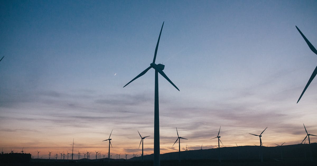 technicien en éoliennes : spécialiste de l'installation, la maintenance et la réparation des turbines éoliennes pour produire une énergie renouvelable et durable.