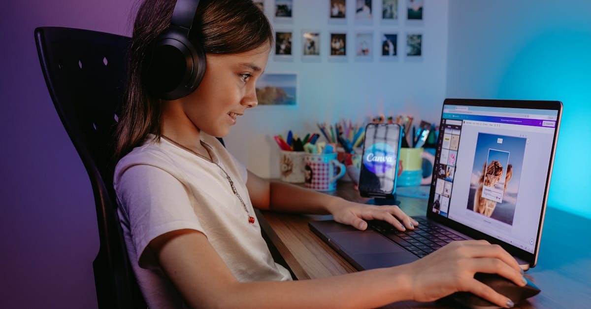 découvrez le métier de multimedia designer : créativité, design interactif et production de contenus numériques innovants pour tous supports.