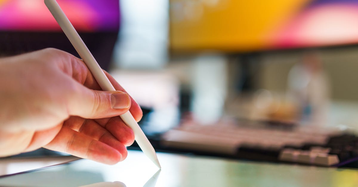 découvrez le métier de designer multimédia : création visuelle, animation, et conception interactive pour des projets innovants et captivants.