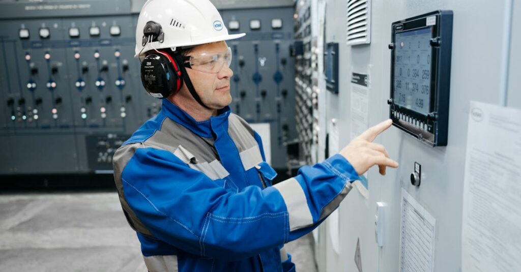 découvrez le rôle clé d'un opérateur de télésurveillance, responsable de la surveillance à distance et de l'intervention rapide pour assurer la sécurité et le bon fonctionnement des systèmes.