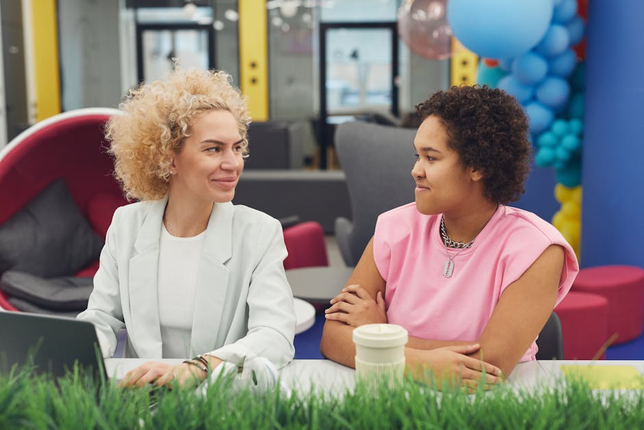 Manager accompagnant un collaborateur en entretien individuel, posture de coaching